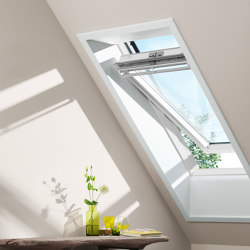 VELUX manual centre-pivot roof window GGL | Window types | VELUX Group