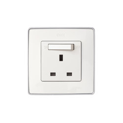 Detail 82 | British socket with circuit breaker | Sockets | Simon