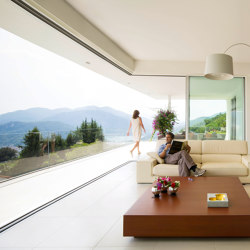 Frameless sliding windows as a corner opening | Patio doors | swissFineLine